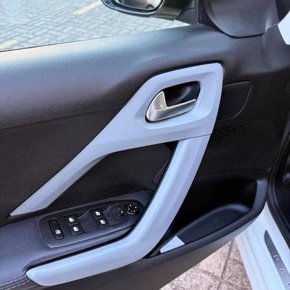 PEUGEOT 208 1.5 ALLURE 8V FLEX 4P MANUAL PEUGEOT 208 1.5 ALLURE 8V FLEX 4P MANUAL